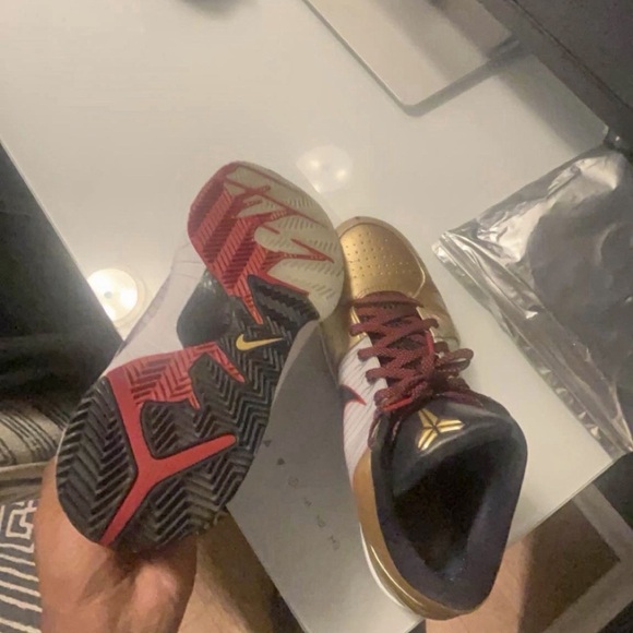 Nike Kobe 4 Gold Medal 2024 Excellent Condition! Brand New! main image 4